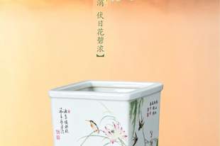 立秋暑未消，伏日花碧浓