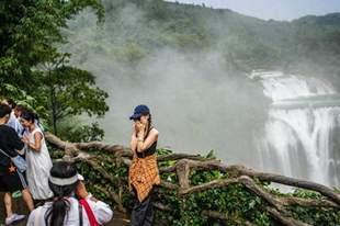 “凉气候”带来“热经济”贵州避暑旅游人气旺