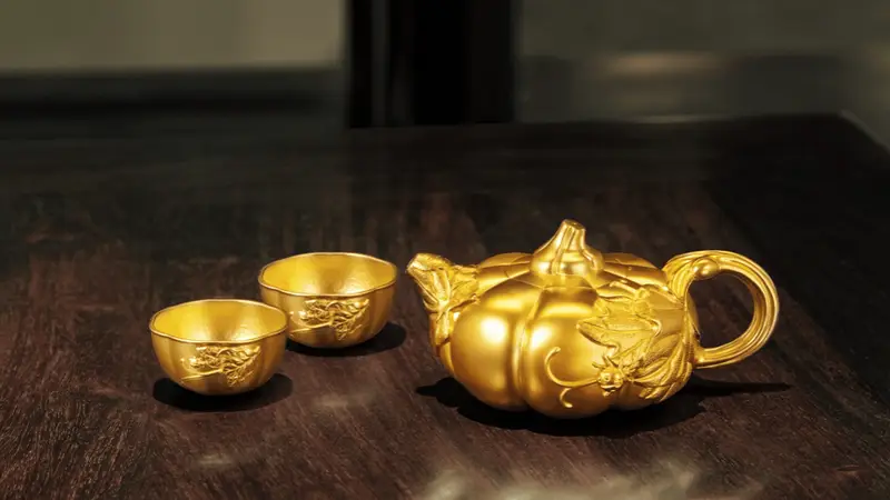 金价大跌，老铺黄金迎来「压力测试」