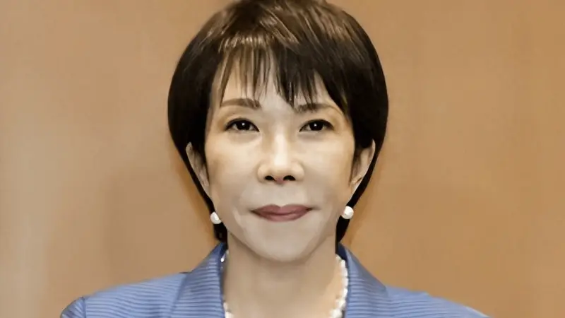 刚和特朗普争吵,高市来冲绳演讲,民众当场反对,高市早苗陷两难