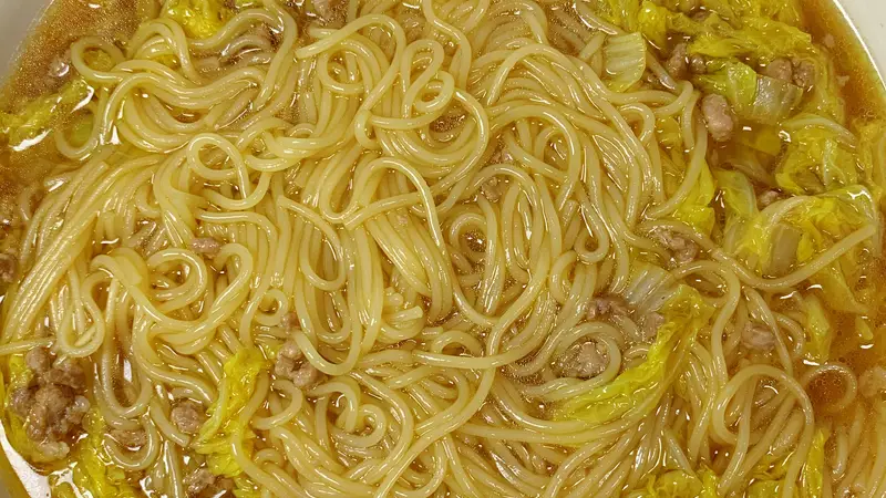 这碗白菜肉末汤面，清清爽爽暖到胃里