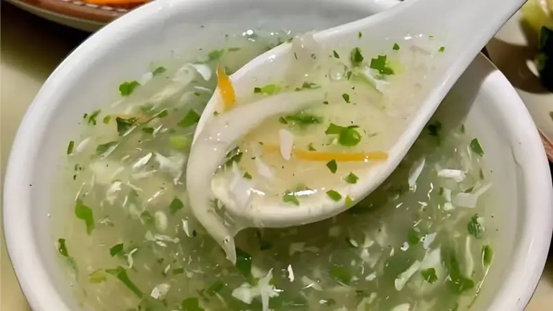 一口滑进心坎里！零失败家常西湖莼菜汤，清鲜解腻超治愈