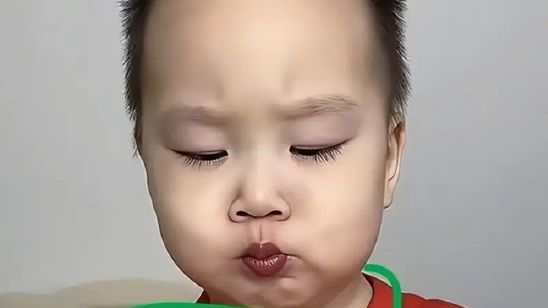 500万粉吃播萌娃塌房，6年不长个子，大口干饭背后全是爹妈的算计