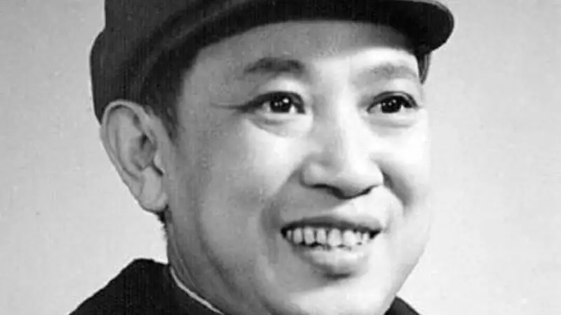 他曾任中办厅主任，揪斗过刘少奇、诬陷过朱德，晚年求康克清原谅