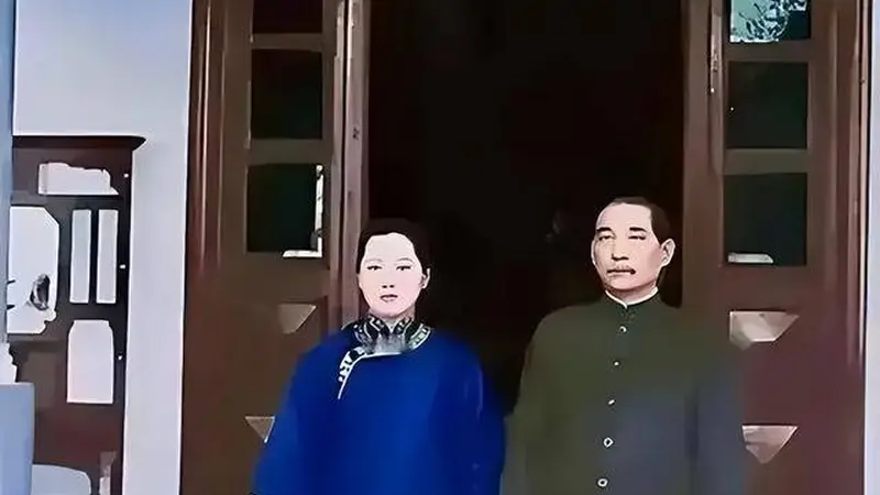 这是30岁的宋庆龄和丈夫孙中山的真实样子，可不是演员演出来的。