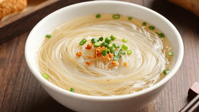 莆田卤面:面条吸满高汤,海鲜与瘦肉的鲜香交融,浓稠鲜美