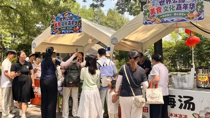 限时免门票！北京“世界公园”游客络绎不绝