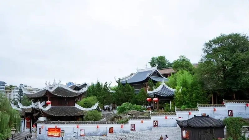 西部地区最适合“避暑”的省会城市，夏天非常凉快，却不是昆明