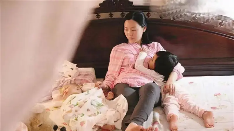 一个人带娃有多累?六张图带你体验,当妈妈有多么的不容易