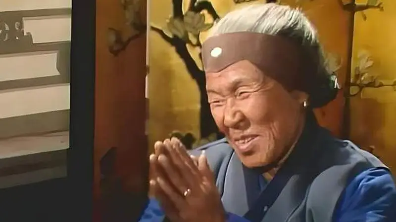 刘姥姥进贾府,最先遇到的那个“好心人”,才是全书最温暖的一笔