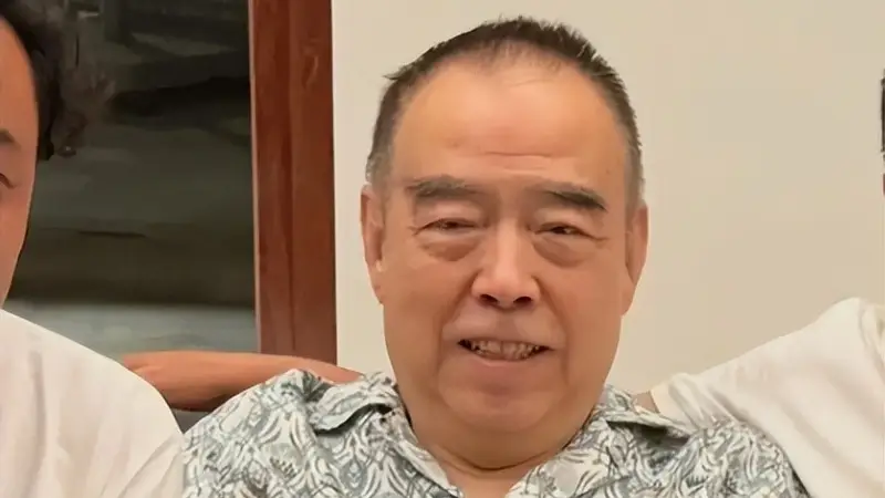 7月24日:钱赚再多也没用?谢贤才刚去世,74岁陈凯歌走路摇晃身体也出问题