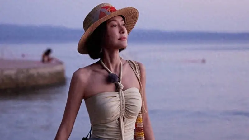 秦岚的原装身材太丰满了!穿抹胸都兜不住,我感慨自律的女人真美