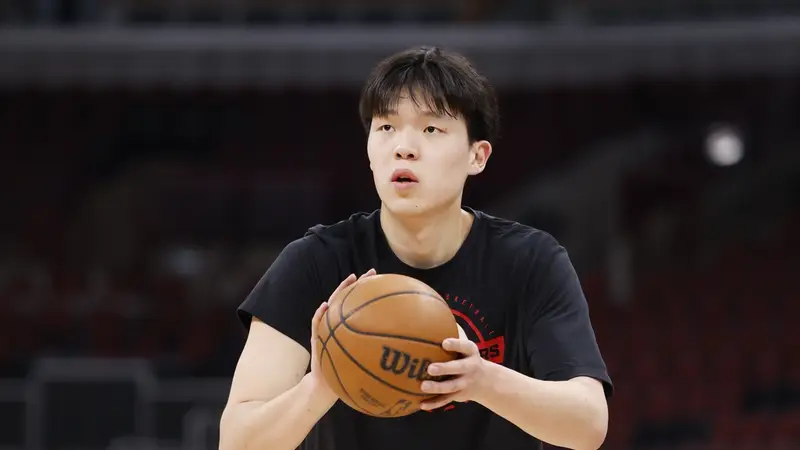 媒体人:杨瀚森跌出常规轮换 他是开拓者第四中锋