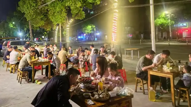 夜市5大“最脏”小吃曝光，第五名导致性早熟，第一名藏满寄生虫，很多家长天天带娃炫而不自知