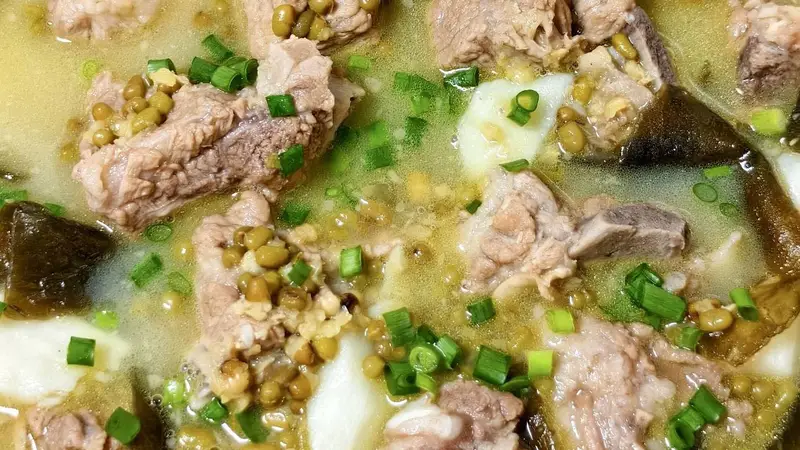夏天闷热没胃口?试试这碗绿豆排骨汤,清爽到心尖啦