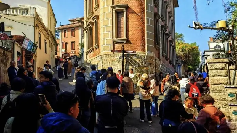 骂厦门能火，但数据不会骗人：这座“网红城市”的暑假，到底有多疯狂