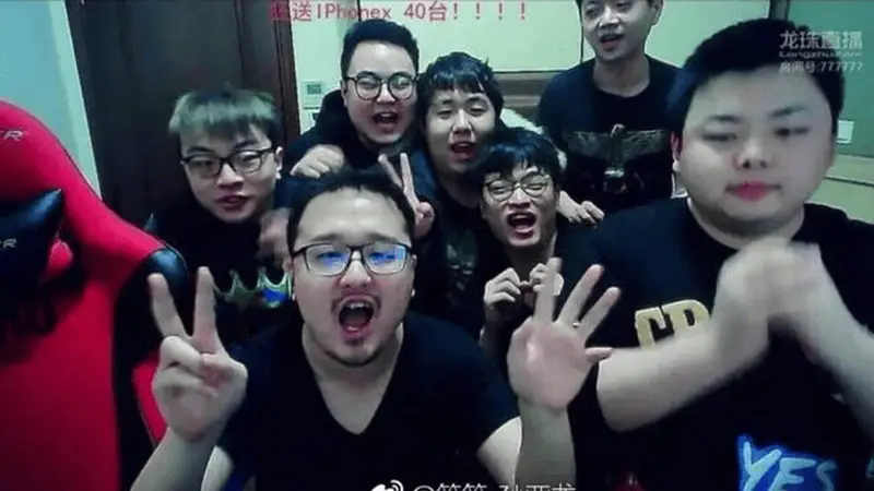 LOL大主播时隔两年重出江湖,笑笑发文透露内幕,复出实属无奈?