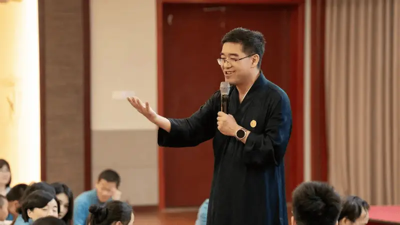 暴力管教孩子:一个传销犯,为啥能成为众多家长追捧的“国学大师”?