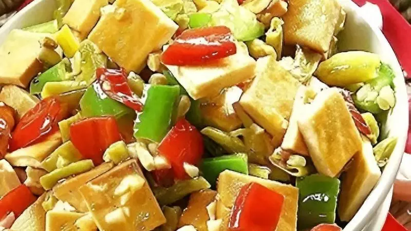 几块豆干一把豇豆,大火一炒,酸爽入味,好吃解腻,比吃肉还过瘾
