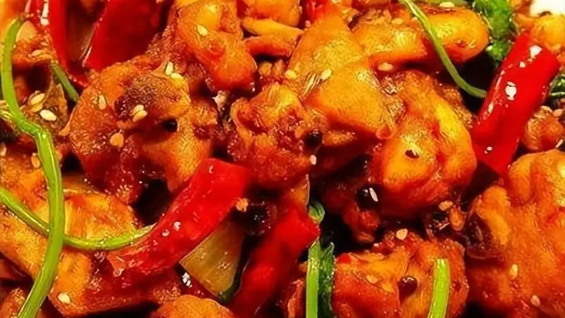 探秘湘菜之源：酸辣传千年，东安子鸡滋味长