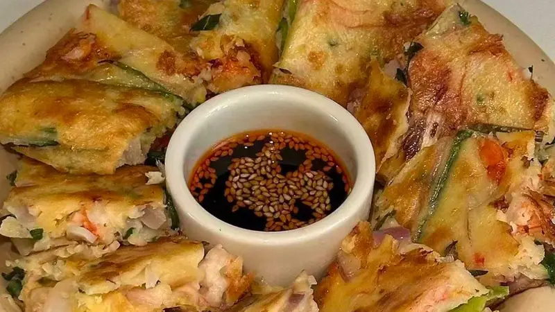谁懂啊！外脆里嫩的海鲜泡菜饼，一口吃尽人间烟火小治愈