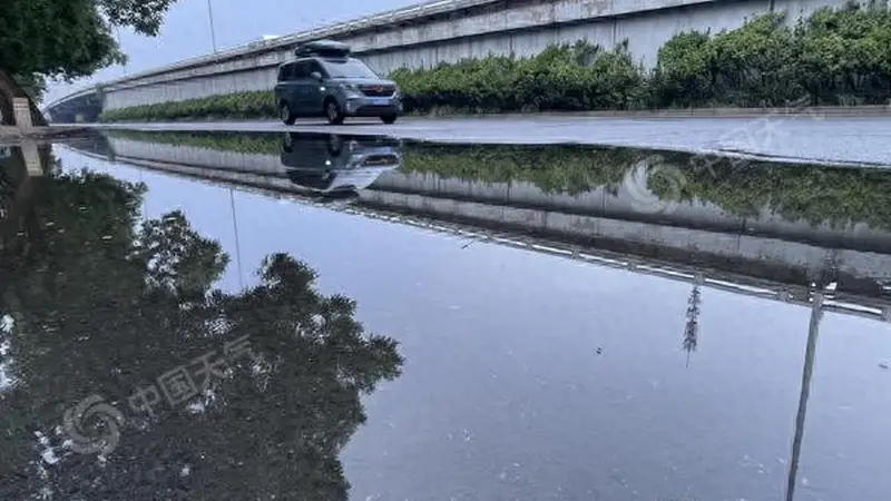 未来三天北京雷阵雨频繁，今天局地伴有七级以上短时大风或冰雹