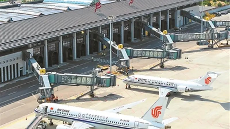 载旗C919首飞延安织就红色空中走廊