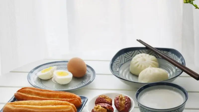 中老年人早餐别太节省了，少吃馒头稀饭，多吃这4样，营养又健康