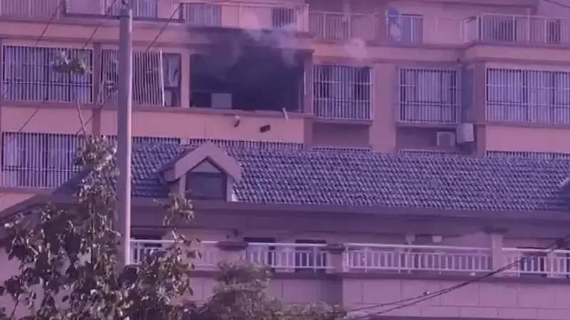 男子拧开煤气试图迷晕少女性侵 ,因打火机点烟引发爆燃致多人重伤