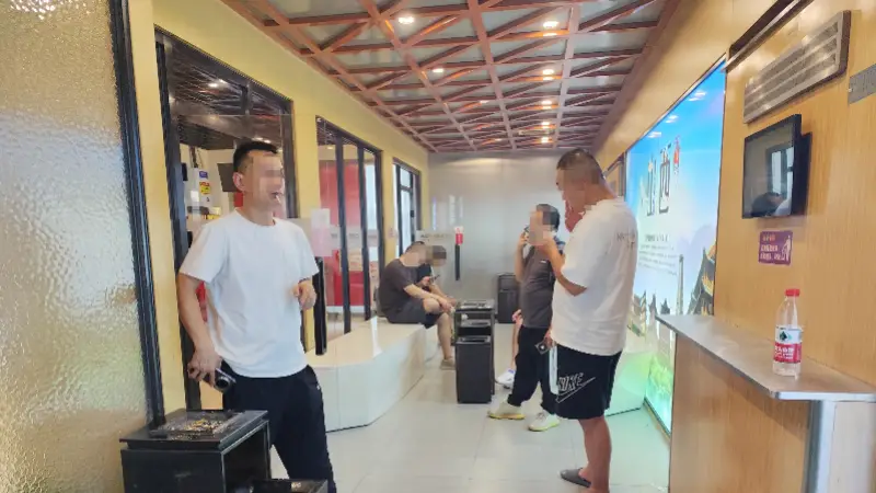太原南站重启吸烟室,难阻二手烟外泄,旅客抱怨变相鼓励吸烟