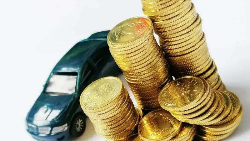 卖一辆10万元新车仅赚1500元,汽车行业利润率低至1.5%,上游供应链企业却“赚翻了”:有锂矿企业净利最高涨超49倍