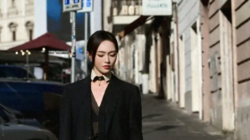 唐嫣罗马高定秀场造型|黑西装叠穿蕾丝裙,刚柔碰撞冷艳御姐气场