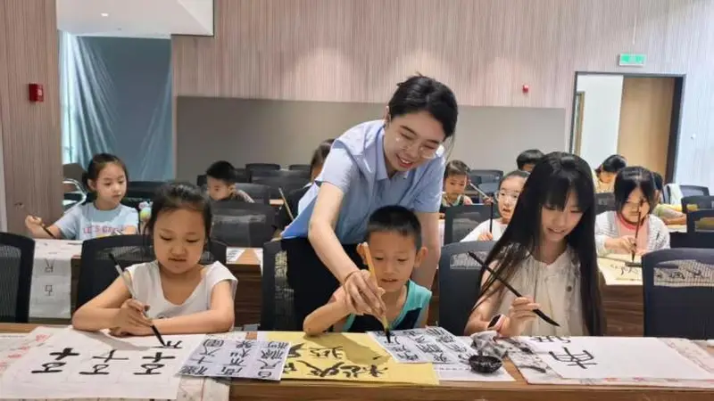 太原开展“古法重光”暑期宣教活动 青少年走近清代篆书