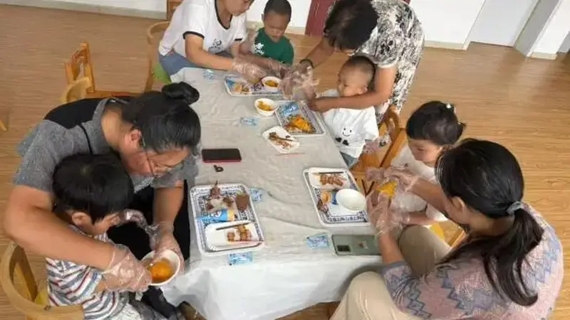 “薯”你最甜˙亲子食育预托课——辉山街道冯道社区联合辉山中心幼儿园开展红薯冰淇凌制作活动