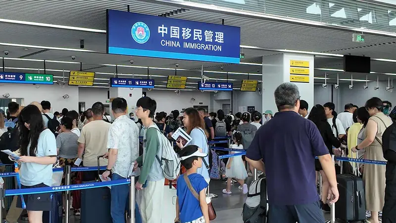 暑运过半,上海口岸出入境旅客超400万人次