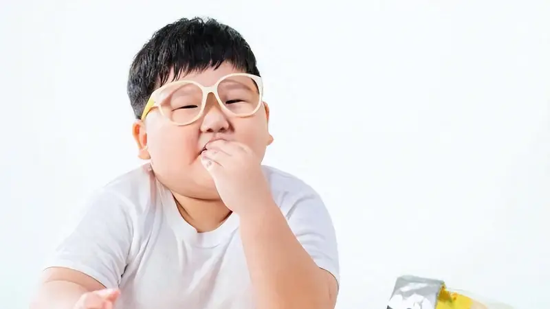 孩子性早熟、肥胖、长得慢?根源都在饮食!家长别再这样喂了
