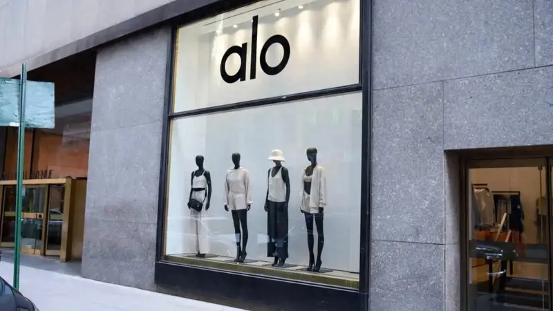 alo来中国开店了,一条裤子卖上千元