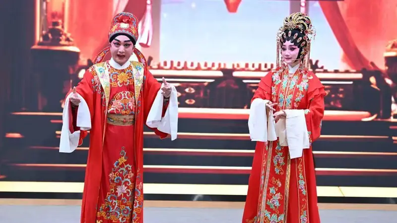 名家与小粤迷同台:粤港澳青少年粤剧夏令营上演虾腔传承之夜