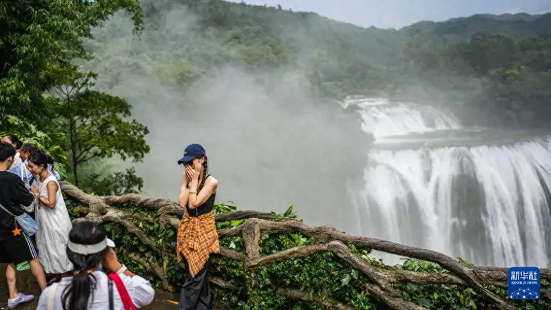 “凉气候”带来“热经济”贵州避暑旅游人气旺