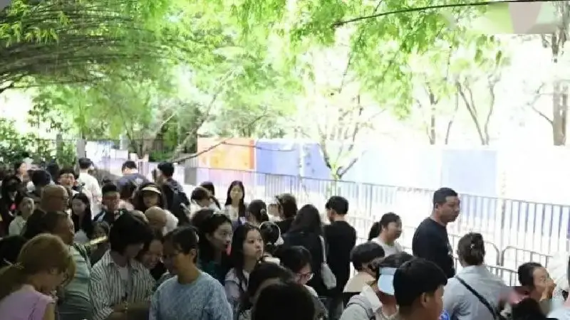 贵阳黔灵山索道火了，日均6000人排队，游客却说值了