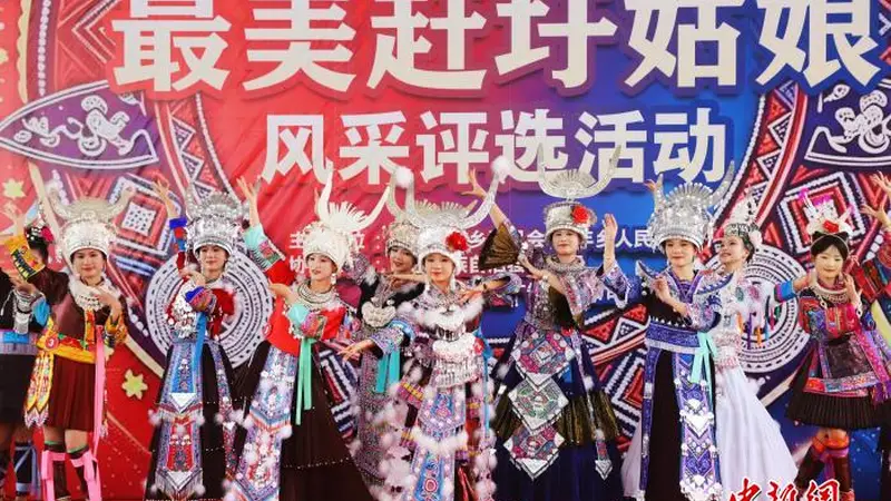 (走进中国乡村)古老民族服饰成“潮流” 广西乡镇“绣”出千万产业闯东盟