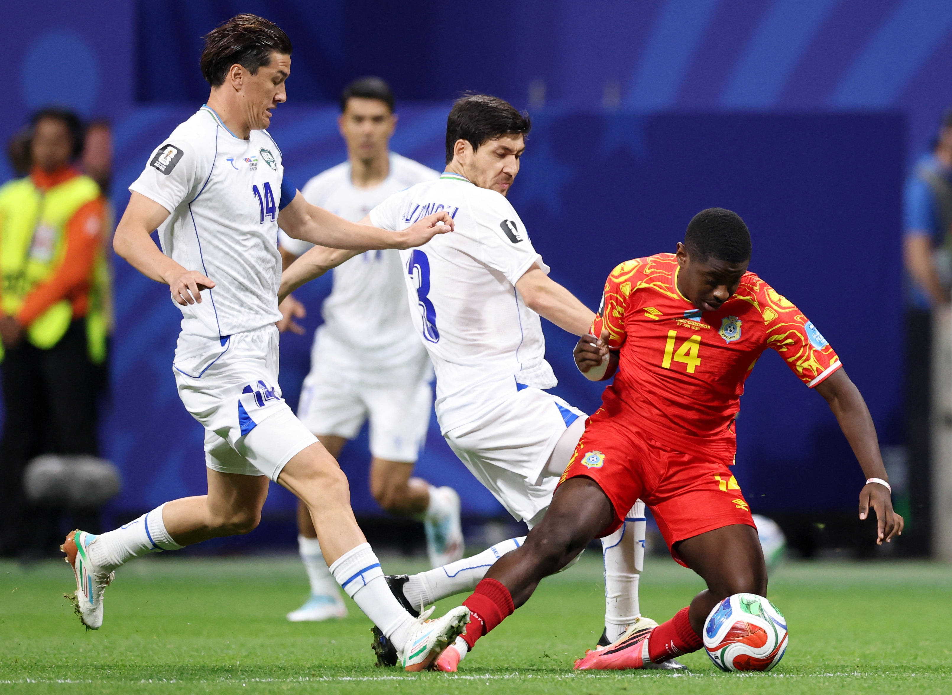 世界杯-韩国出局!维萨双响肖穆罗多夫神仙球 民主刚果3-1乌兹