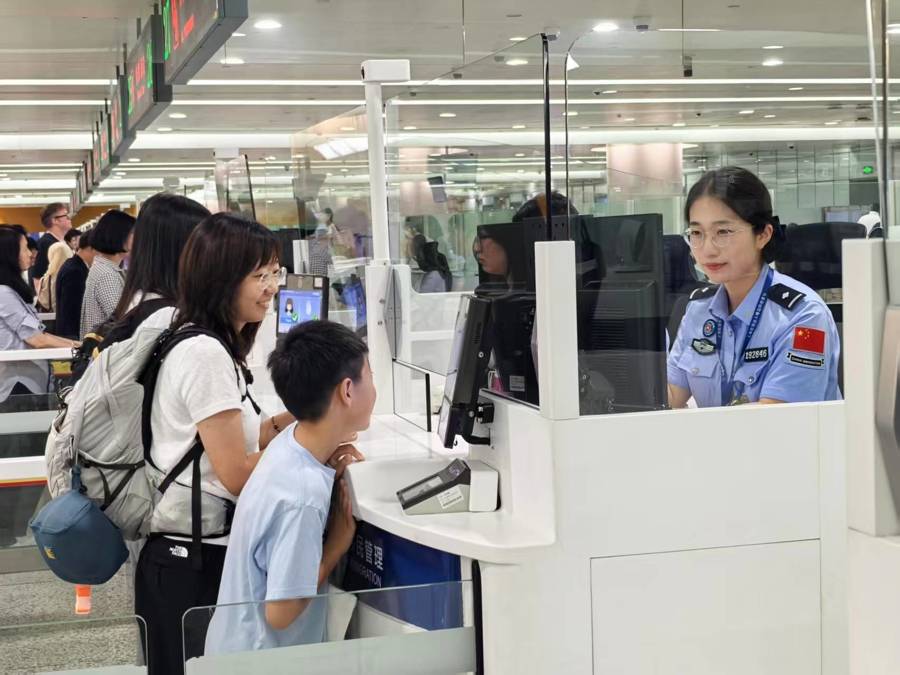 暑运首日出境中国旅客达3.3万人次,创近两个月以来峰值