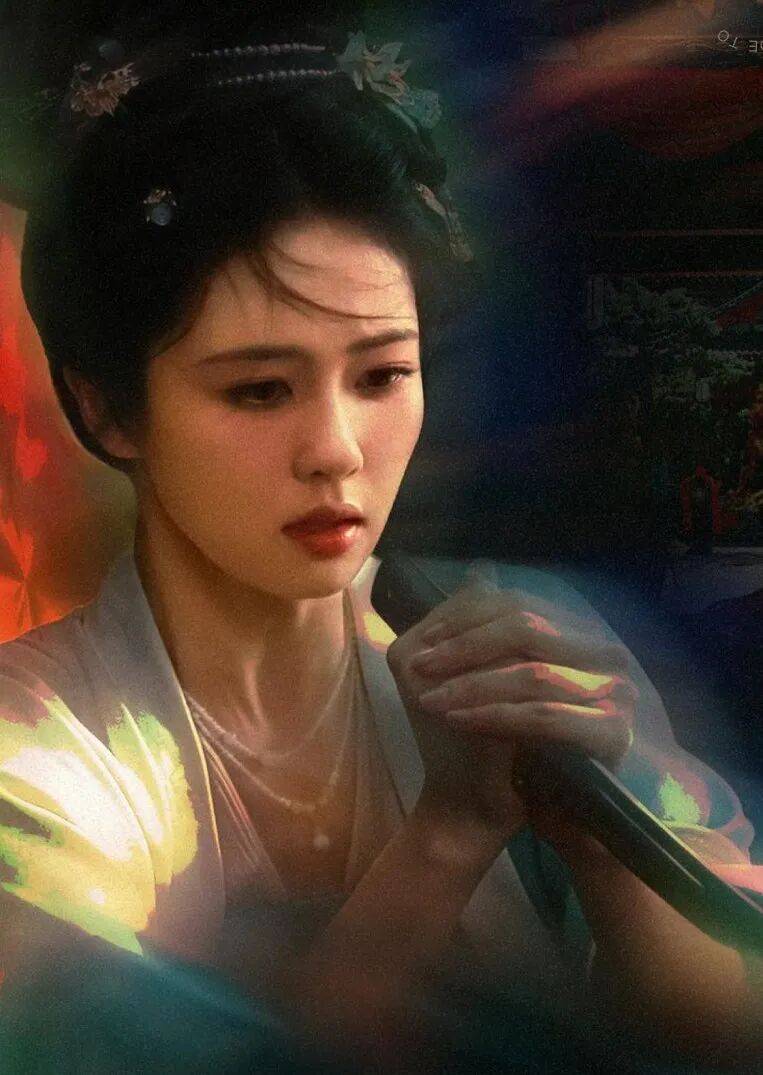 内娱这条赛道，挤满顶流小花