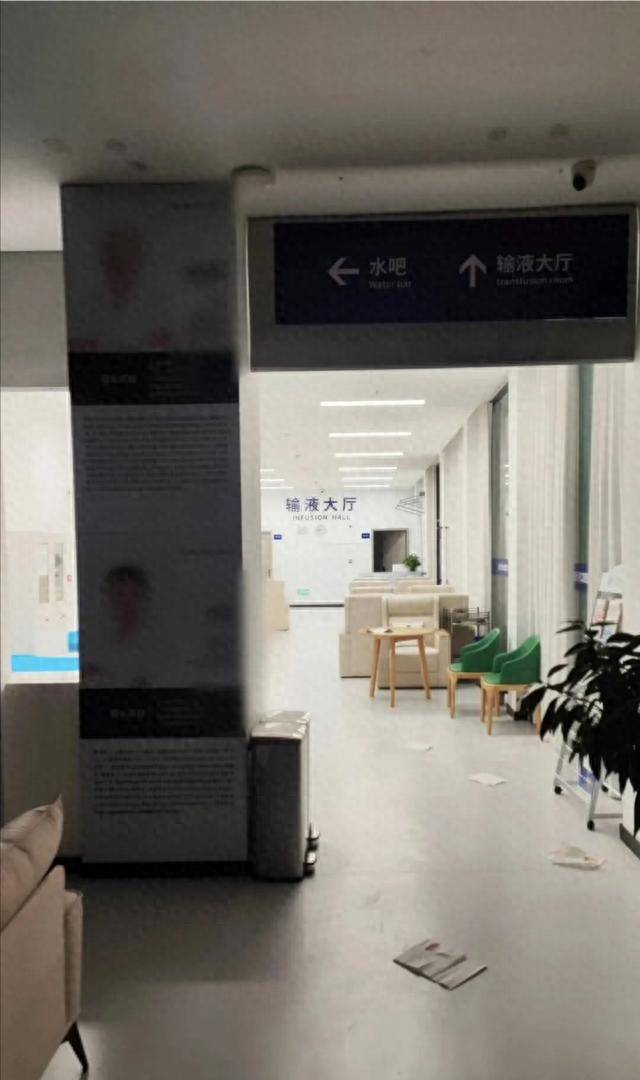 63岁心梗老人去看一颗牙，陕西宝鸡大团圆口腔医院一次拔了12颗种10颗，刷光18800元还欠6200元，银行卡、支付宝、微信全被刷完